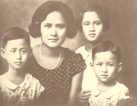 royalfam.gif (142105 bytes)